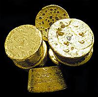Слитки золота – главный результат работы всего коллектива Соловьевского прииска
